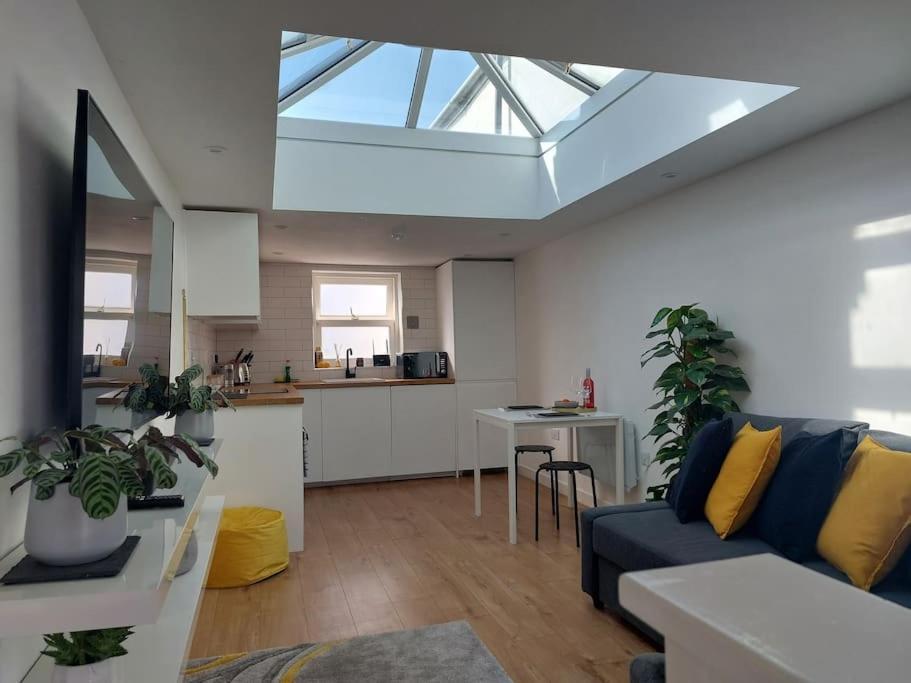 1 Bedroom Modern Duplex Southampton Exterior photo